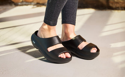 Women's OOyea Slide Sandal - Black
